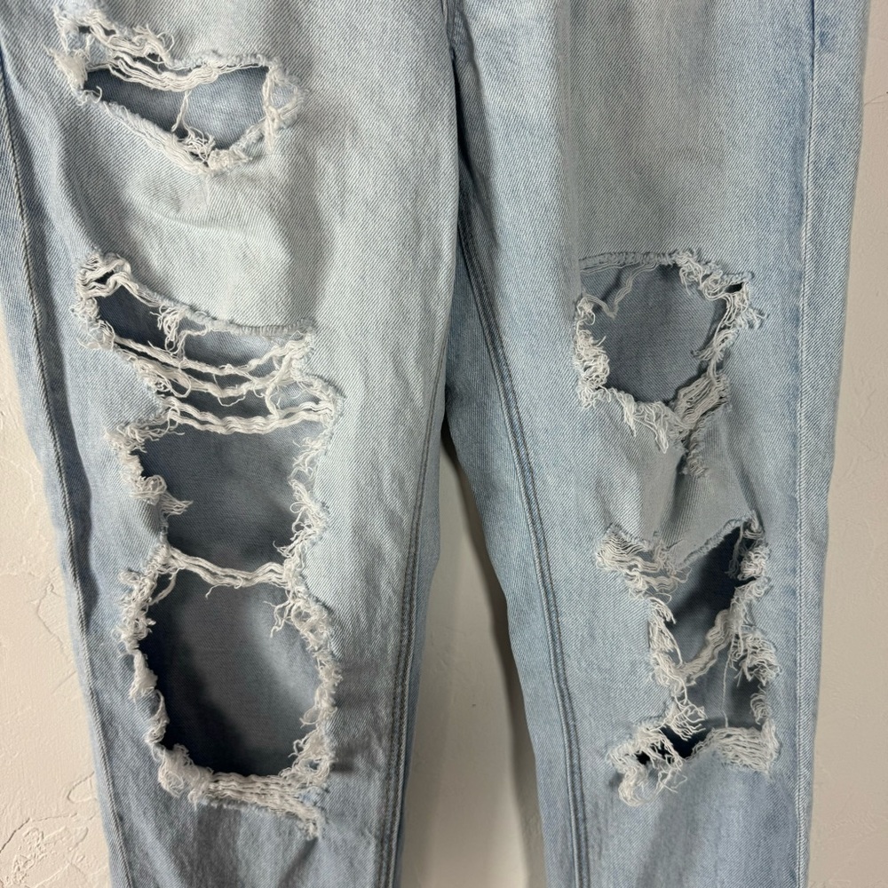 American Eagle Jeans‎ Mom Denim Light Wash Blue Solid Holes Ripped Distressed - Picture 4 of 10